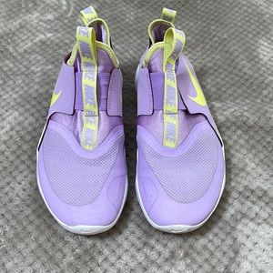 Nike flex runner low top shoes (youth 5.5/ womens 7/7.5)